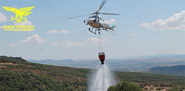 elicottero in fase di lancio acqua