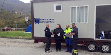 consegna moduli protezione civile nel centro Italia