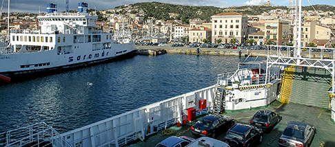 traghetto per La Maddalena 