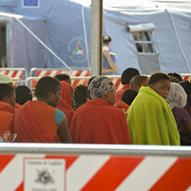 Migranti al porto di Cagliari