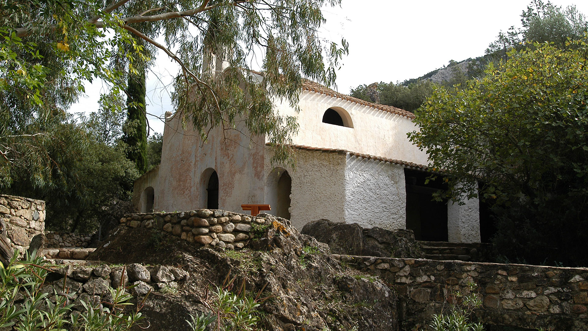Oliena sorgente su Gologone chiesa della Pietà