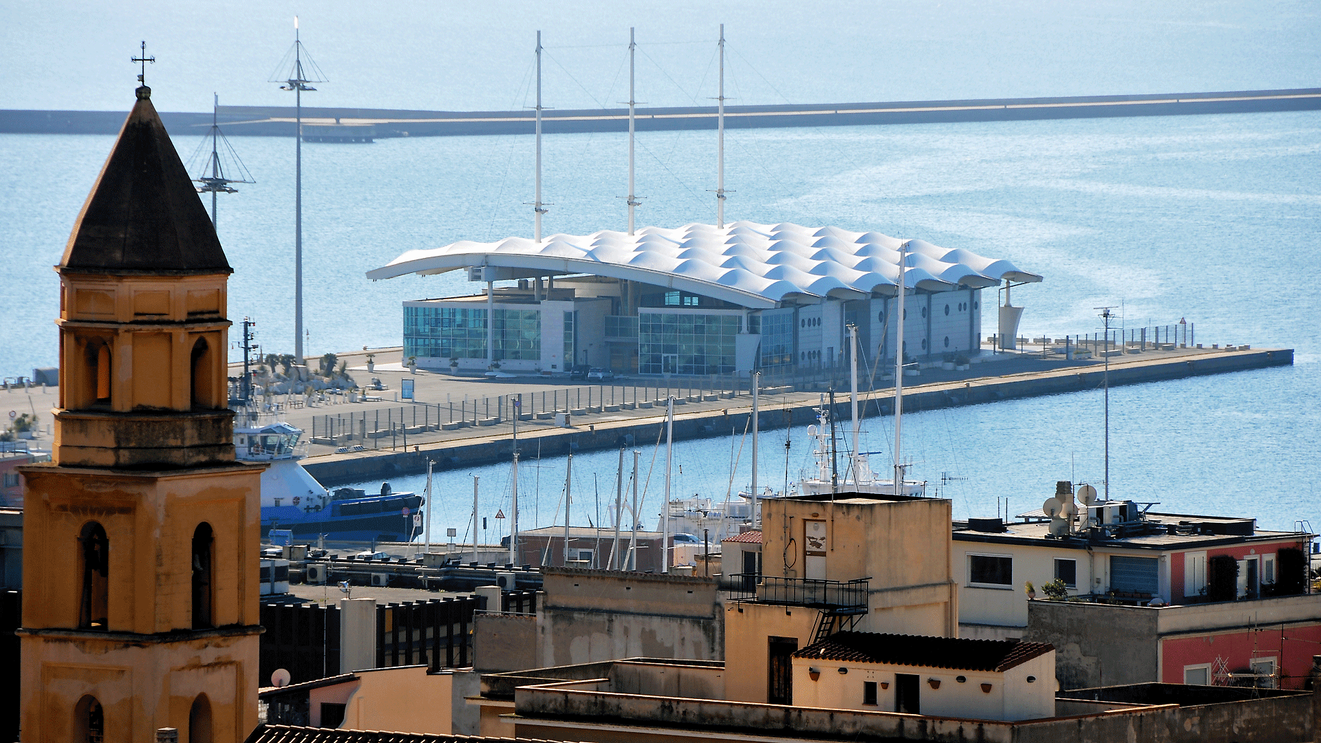 Cagliari-panorami-porto-molo-ichnusa